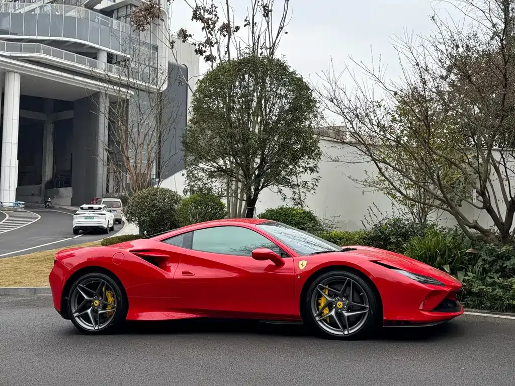 Ferrari F8 — фото 10
