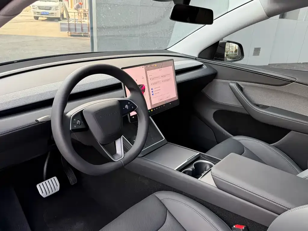 Tesla Model Y — фото 3