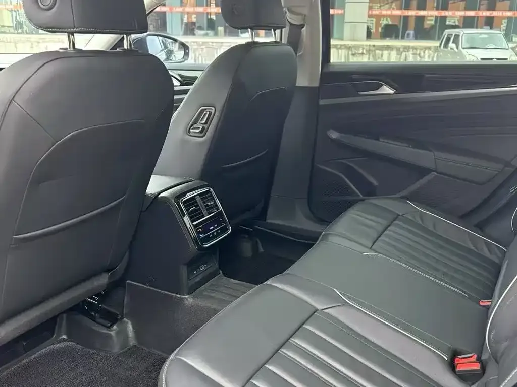 Volkswagen Passat — фото 8