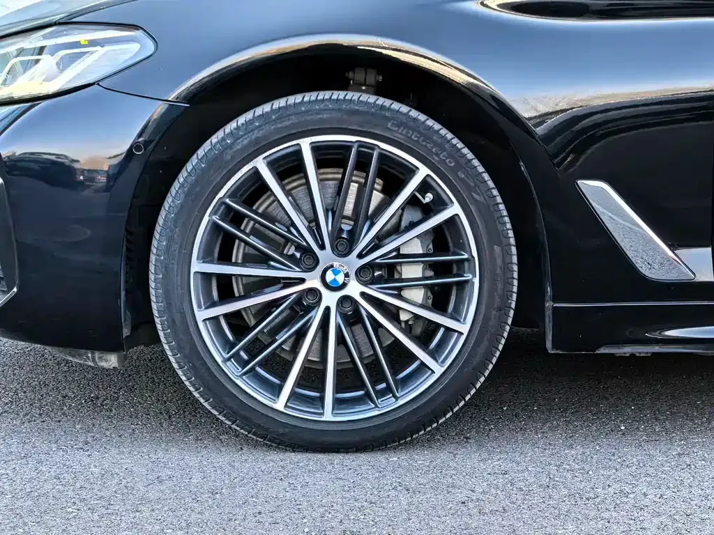 BMW 5 Series — фото 9