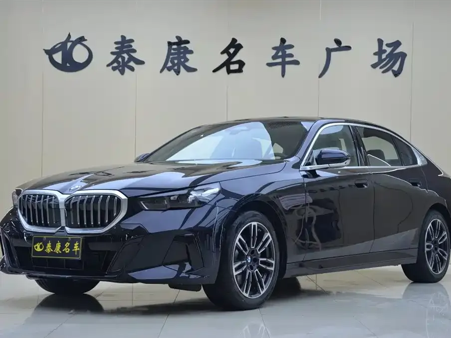 BMW 5 Series — фото 1