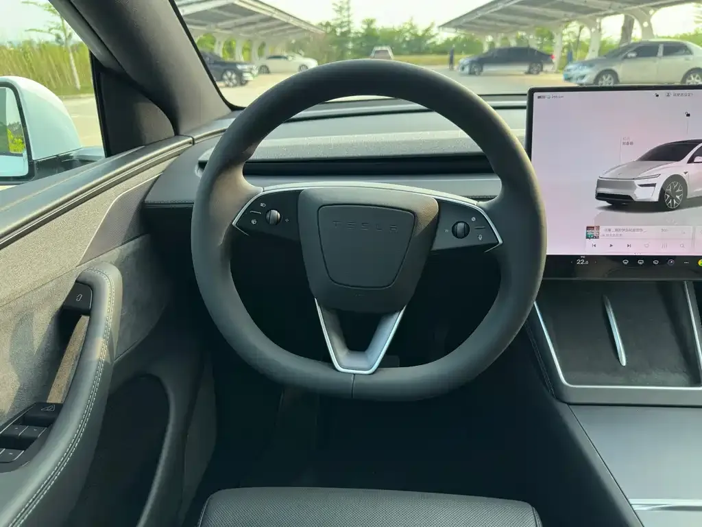 Tesla Model Y L — фото 3