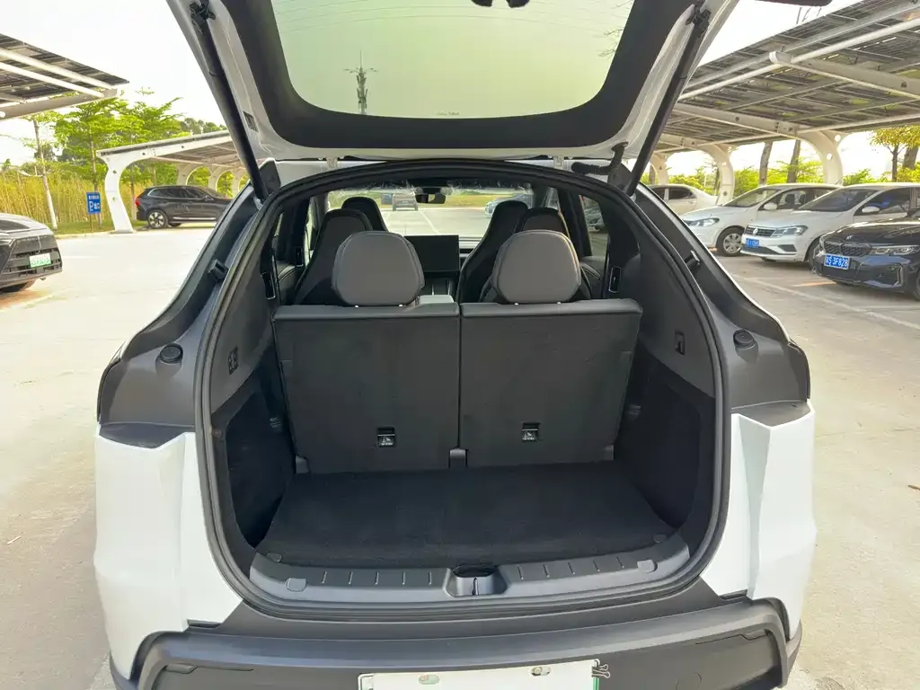 Tesla Model Y L — фото 6