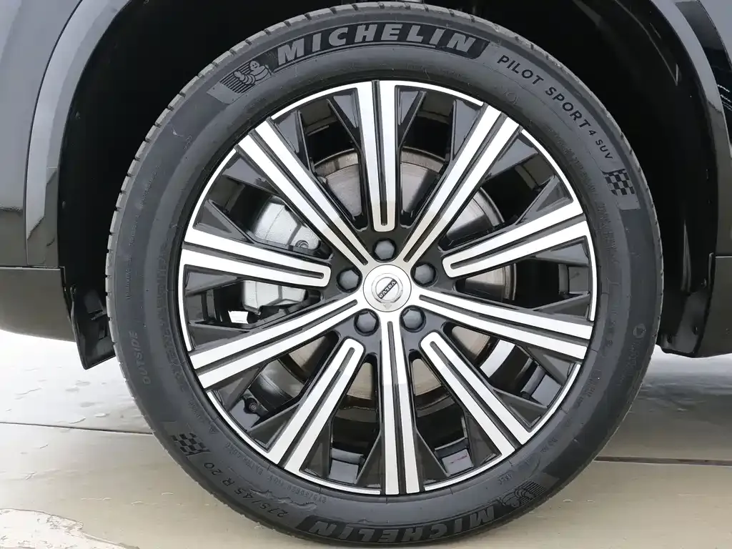 Volvo XC90 — фото 10