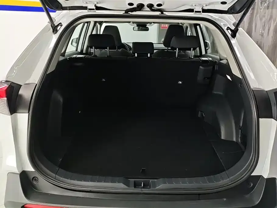 Toyota RAV4 — фото 8