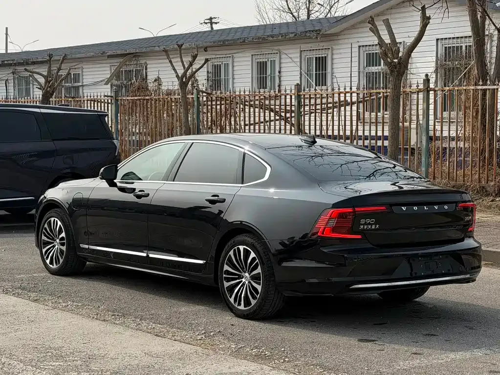 Volvo S90 PHEV 2024 из CN, фото 4