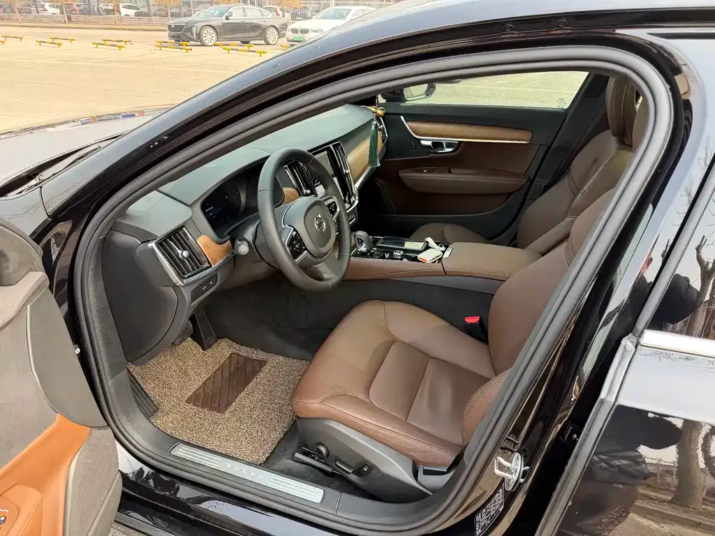 Volvo S90 PHEV 2024 из CN, фото 8