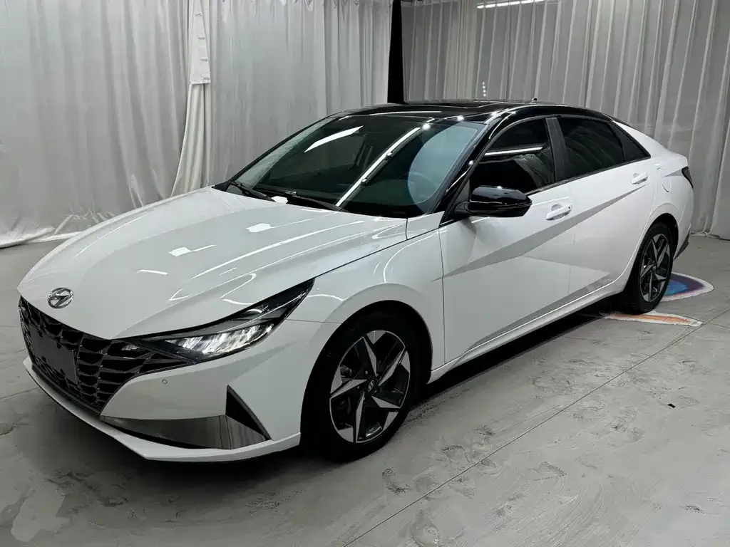 Hyundai Elantra 2023 из CN, фото 1