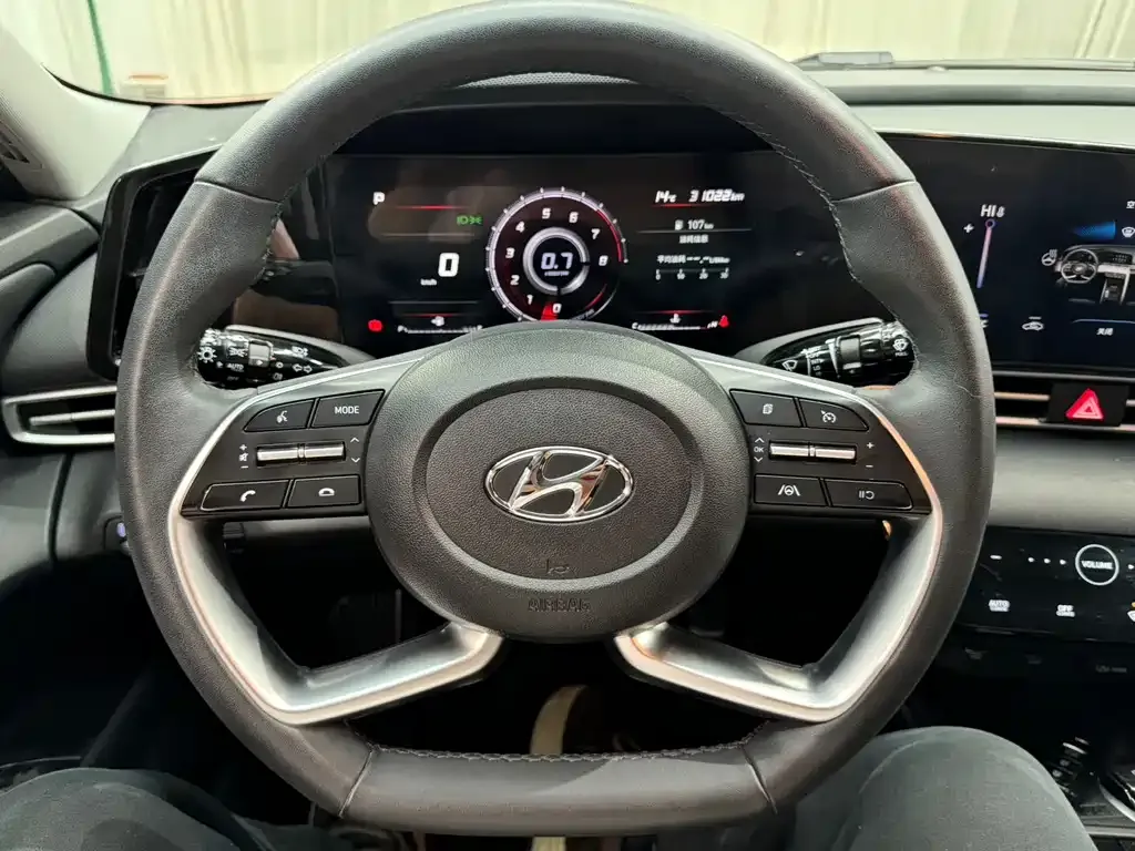 Hyundai Elantra 2023 из CN, фото 3
