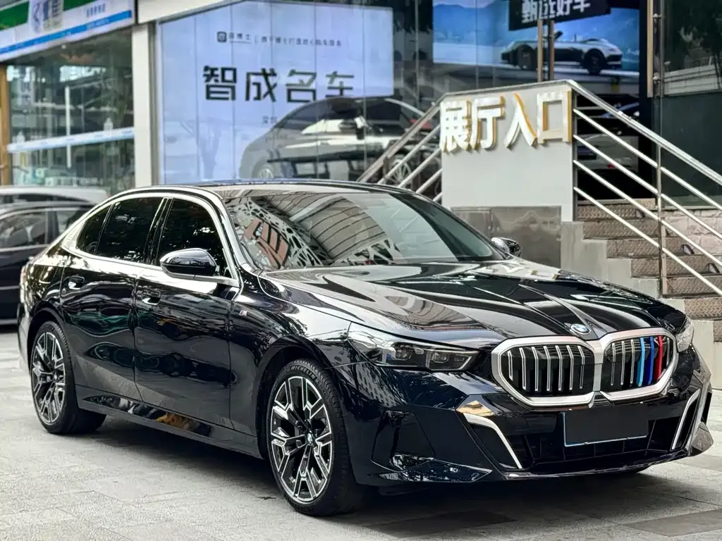 BMW 5 Series — фото 9