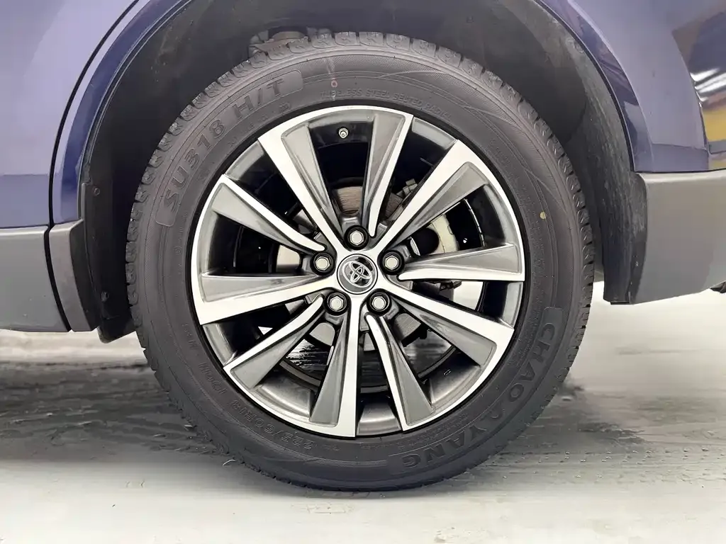 Toyota Harrier — фото 10
