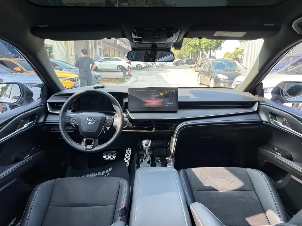 Toyota Camry 2024 из CN, фото 8
