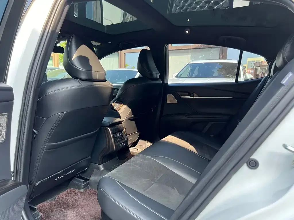 Toyota Camry 2024 из CN, фото 2