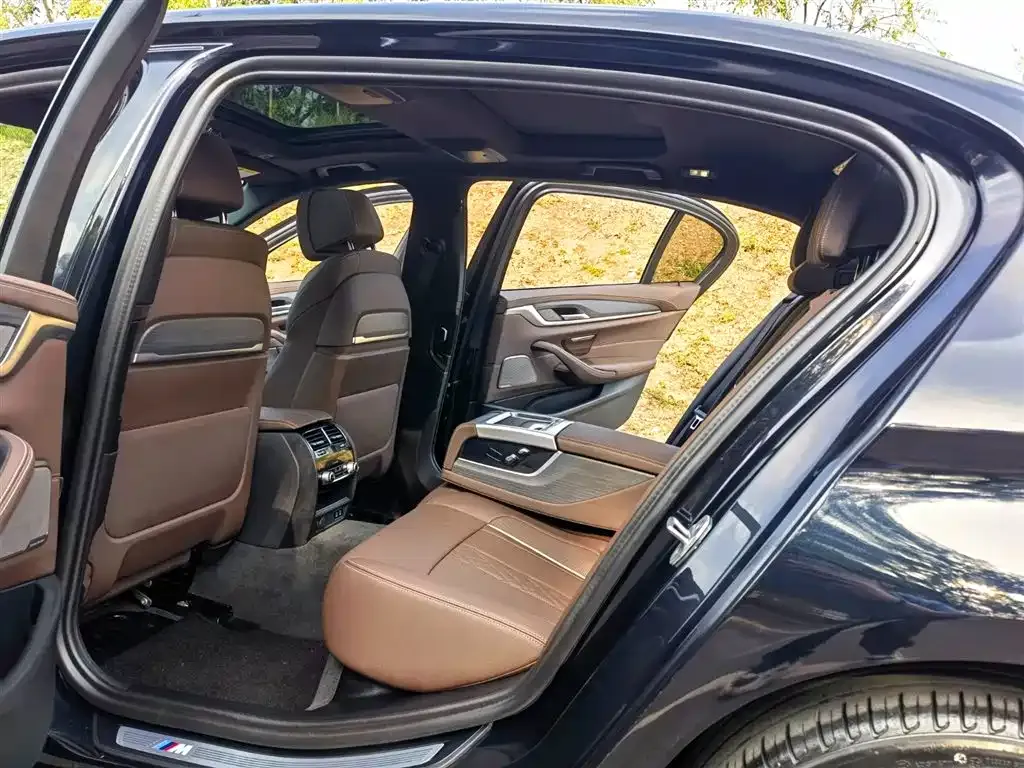 BMW 5 Series 2021 из CN, фото 10