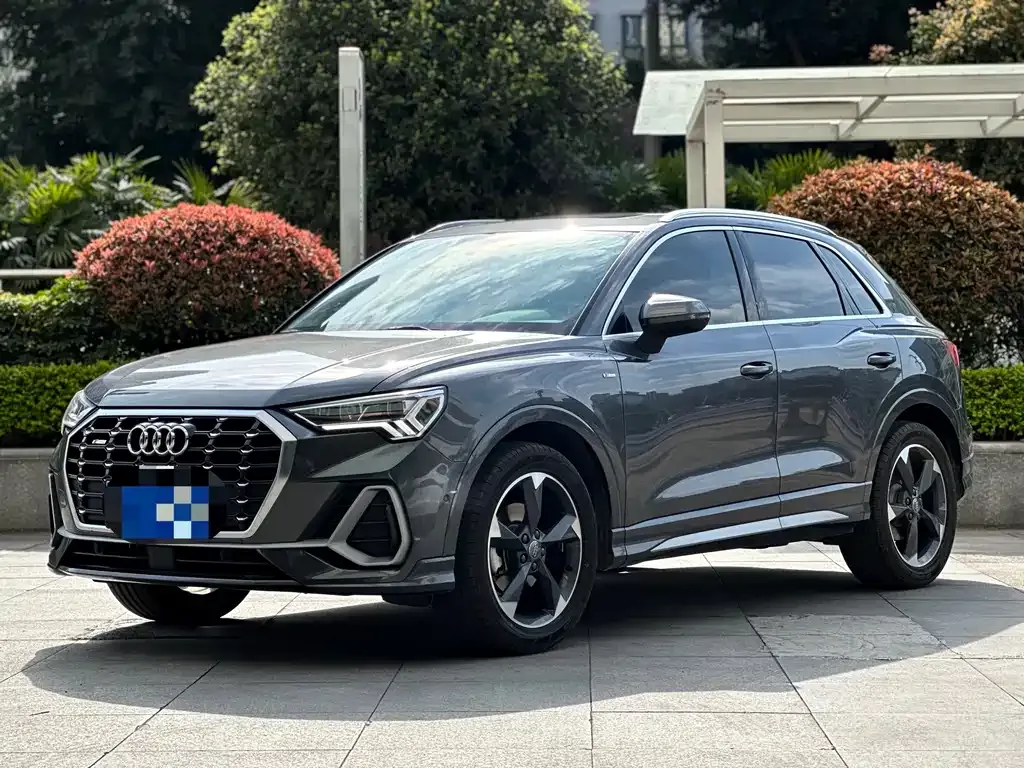 Audi Q3 — фото 1