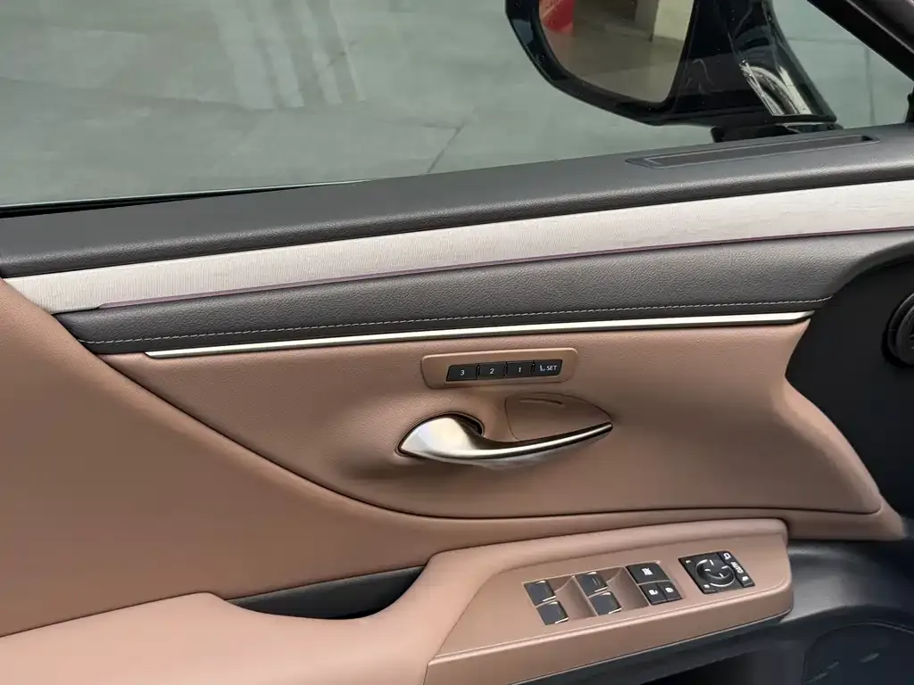 Lexus ES 2025 из CN, фото 4