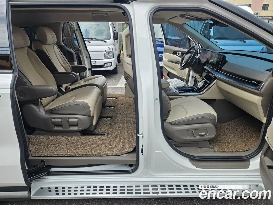 Kia Carnival — фото 10