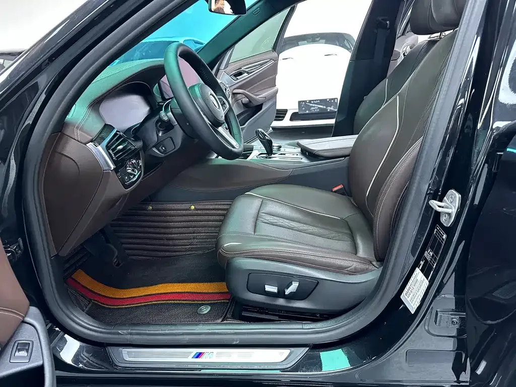 BMW 5 Series 2021 из CN, фото 6