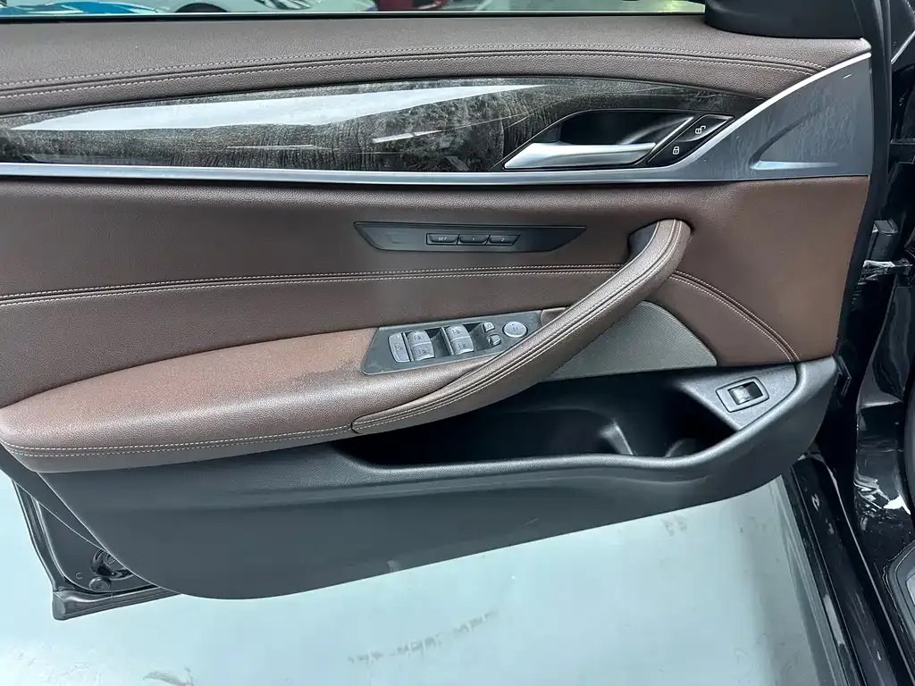 BMW 5 Series 2021 из CN, фото 3