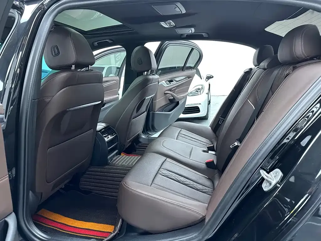 BMW 5 Series 2021 из CN, фото 8