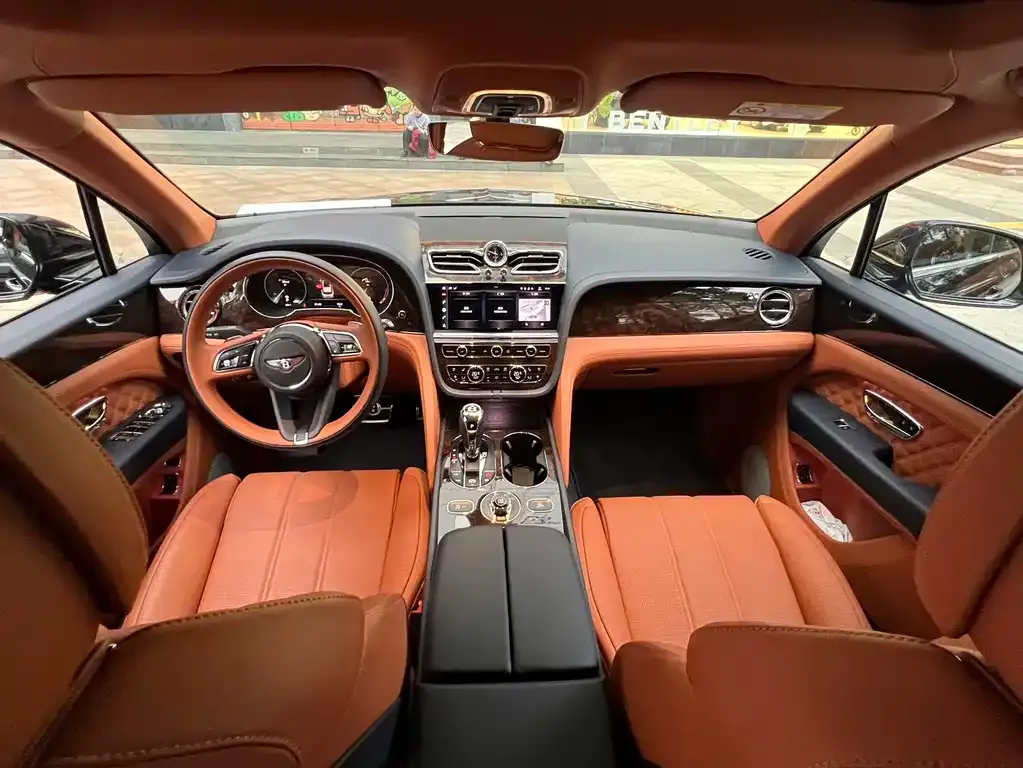 Bentley Bentayga 2021 из CN, фото 2
