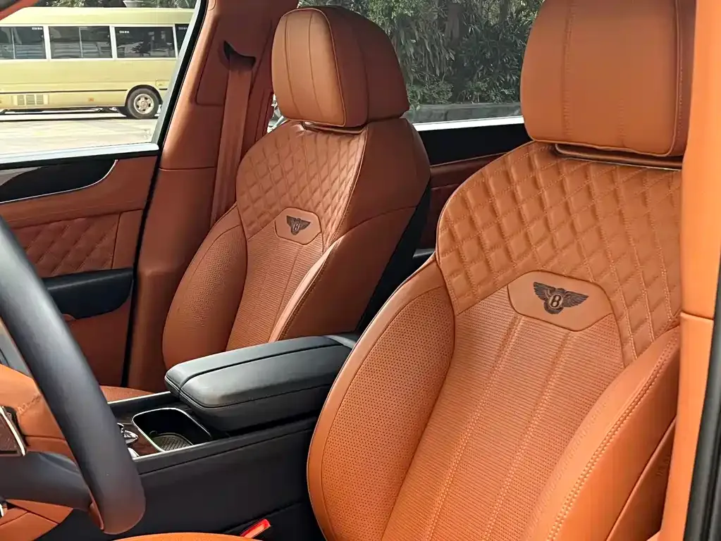 Bentley Bentayga 2021 из CN, фото 3