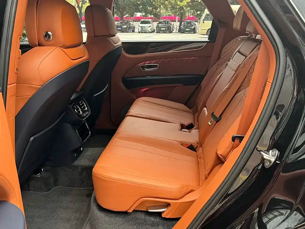Bentley Bentayga 2021 из CN, фото 7