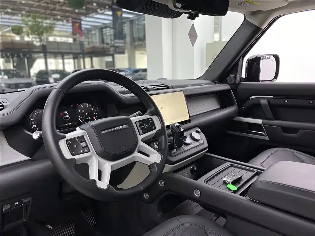 Land Rover Defender — фото 10