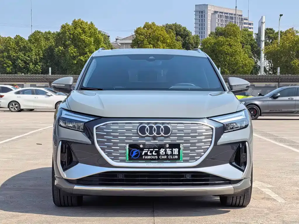 Audi Q4 e-tron — фото 7