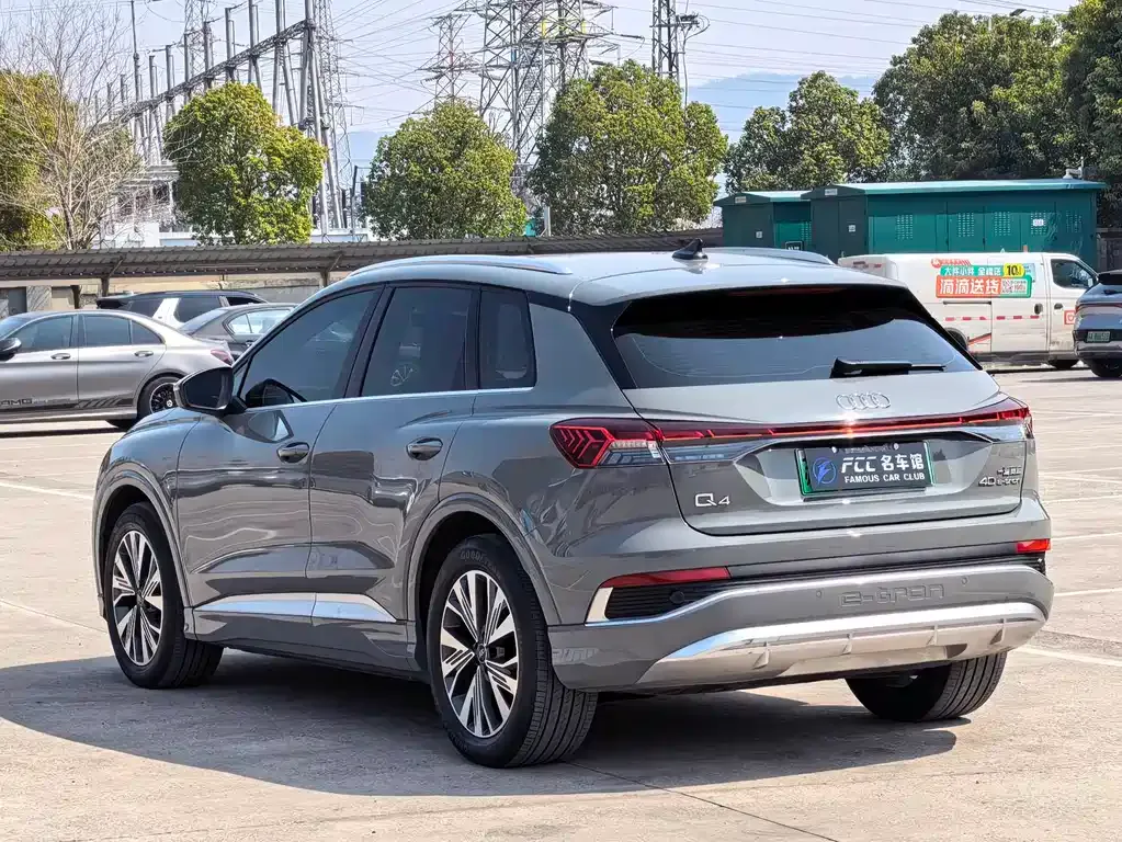 Audi Q4 e-tron — фото 10