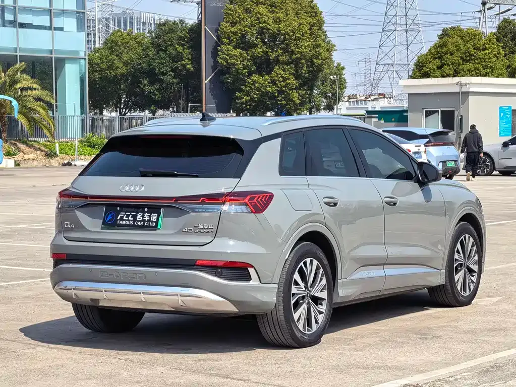 Audi Q4 e-tron — фото 3