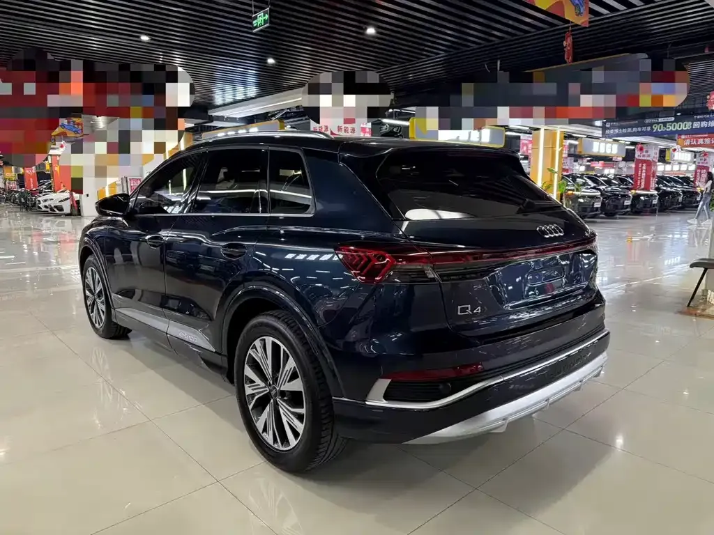 Audi Q4 e-tron — фото 2