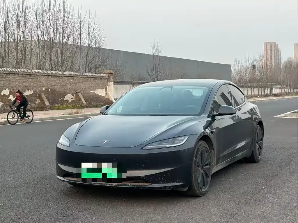 Tesla Model 3 — фото 1