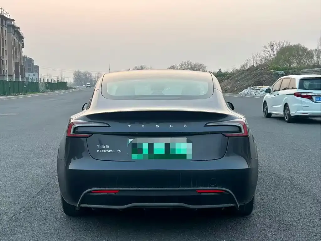Tesla Model 3 — фото 7