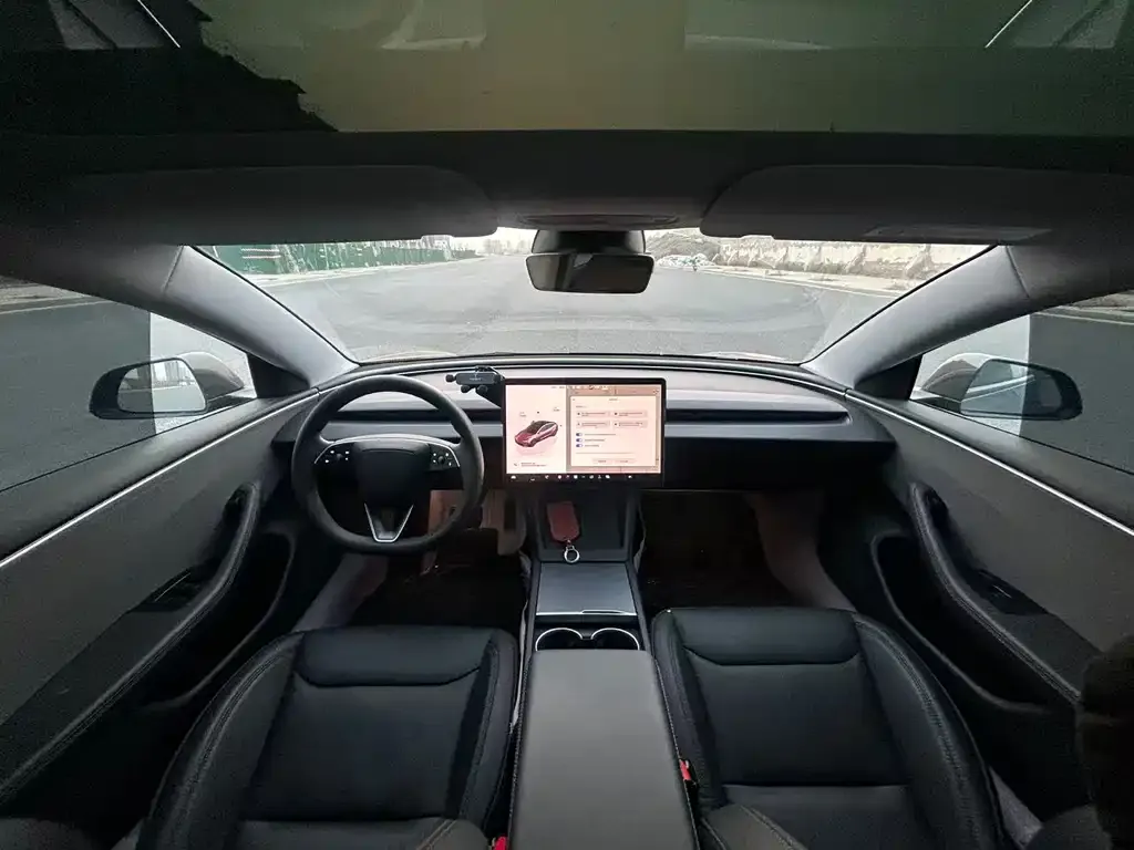 Tesla Model 3 — фото 3