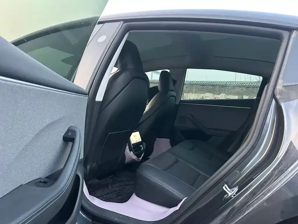 Tesla Model 3 — фото 2