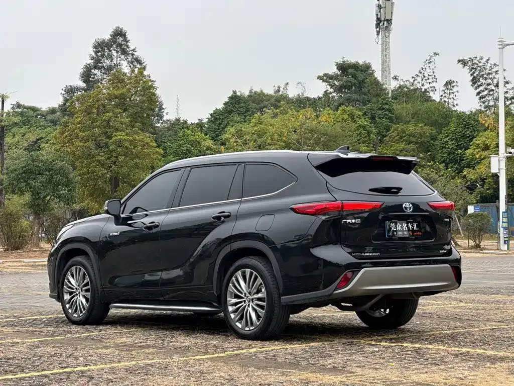 Toyota Highlander — фото 8