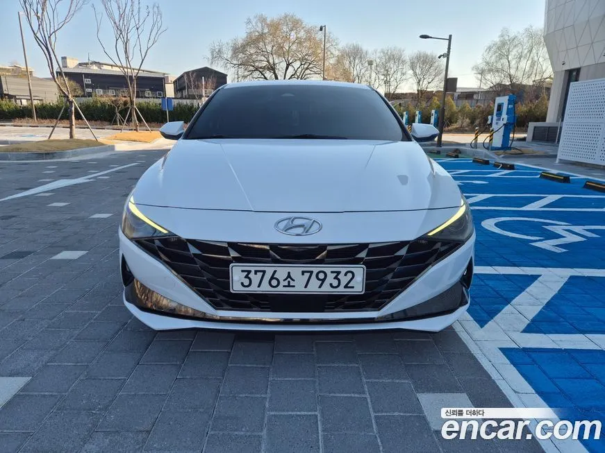 Hyundai AVANTE — фото 1