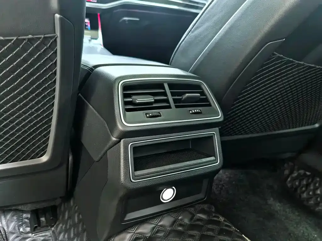 Audi A6L — фото 9