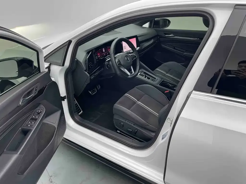 Volkswagen Golf 2022 из CN, фото 7