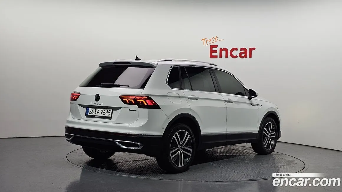 Volkswagen Tiguan — фото 10