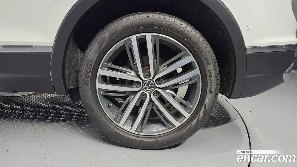 Volkswagen Tiguan — фото 6
