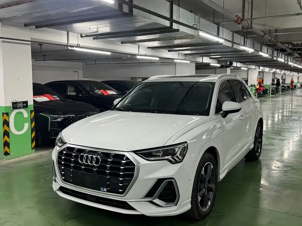 Audi Q3 — фото 1
