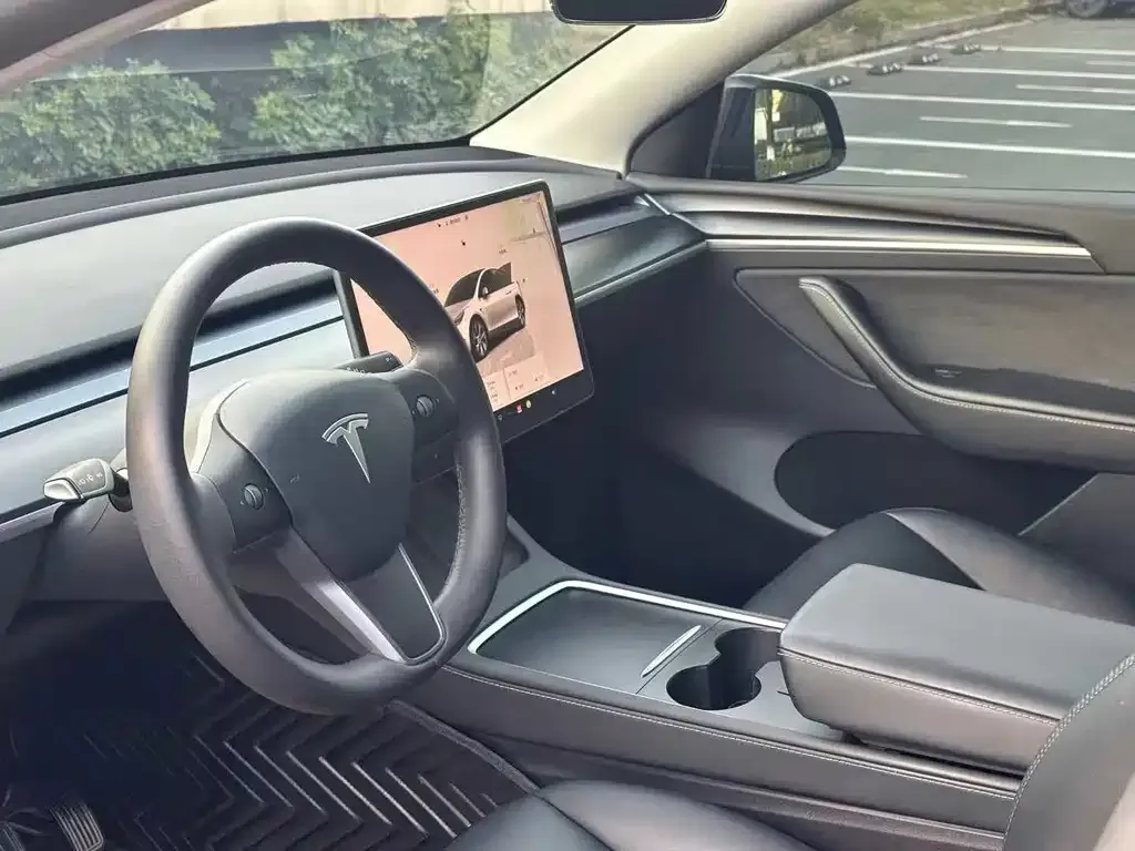 Tesla Model Y — фото 4
