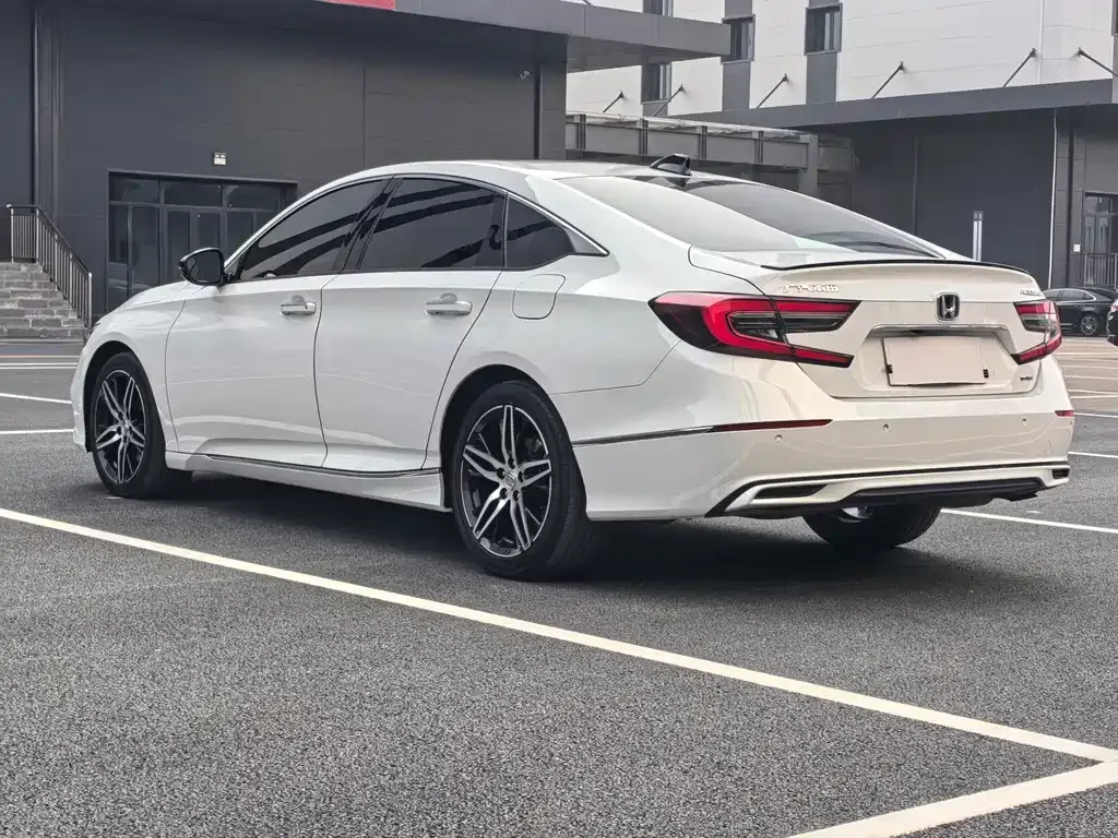 Honda Accord — фото 8