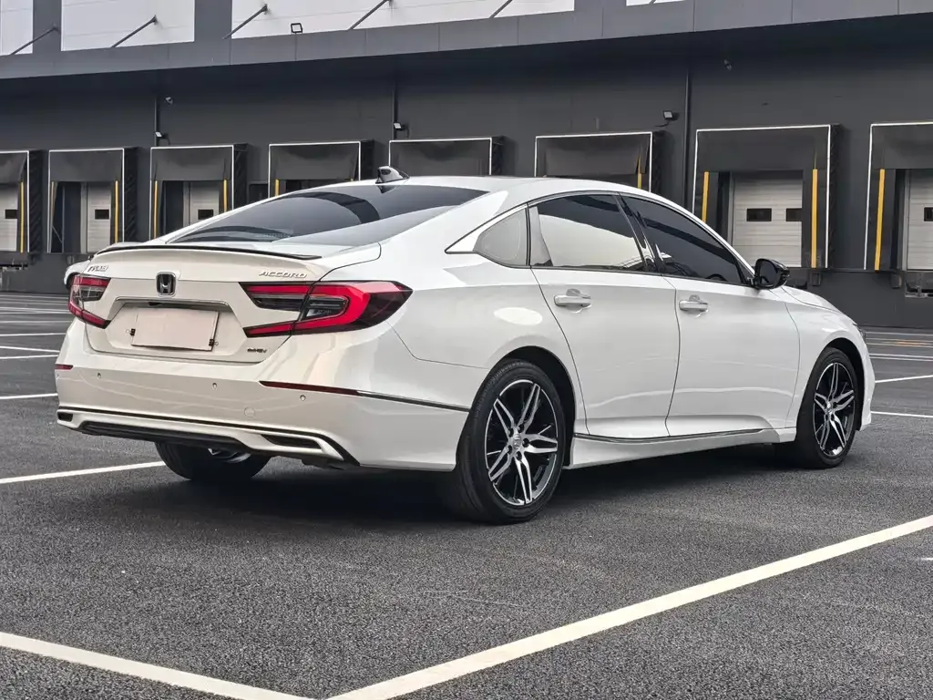 Honda Accord — фото 7