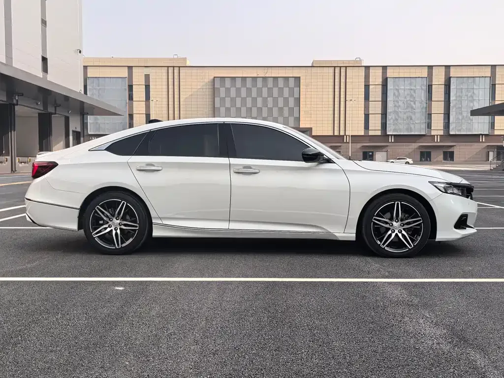 Honda Accord — фото 9