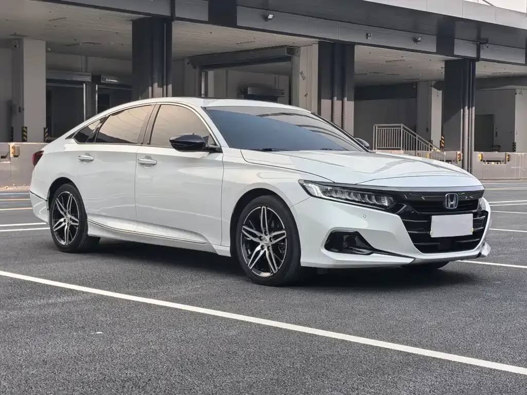 Honda Accord — фото 10