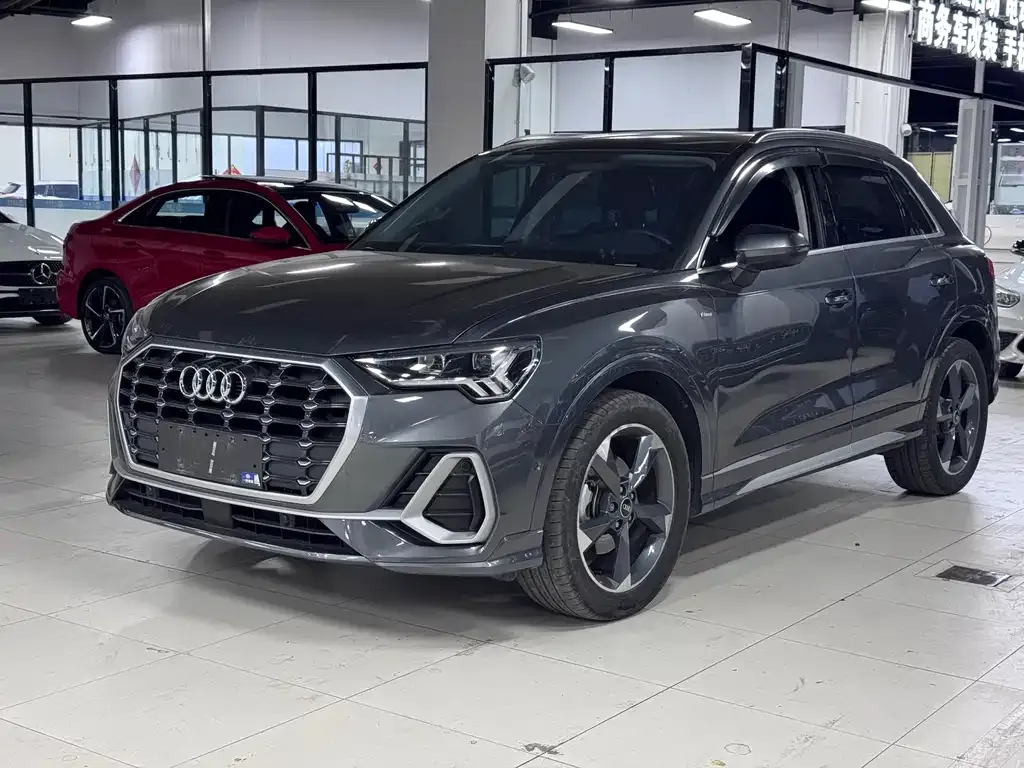Audi Q3 — фото 1