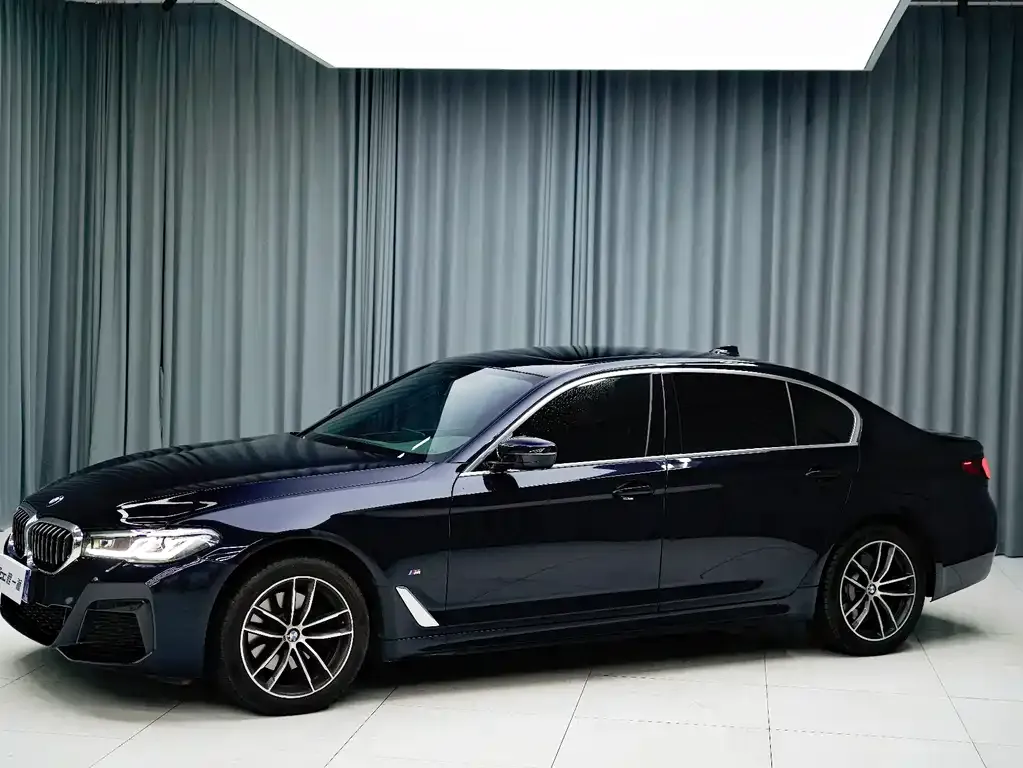 BMW 5 Series — фото 1